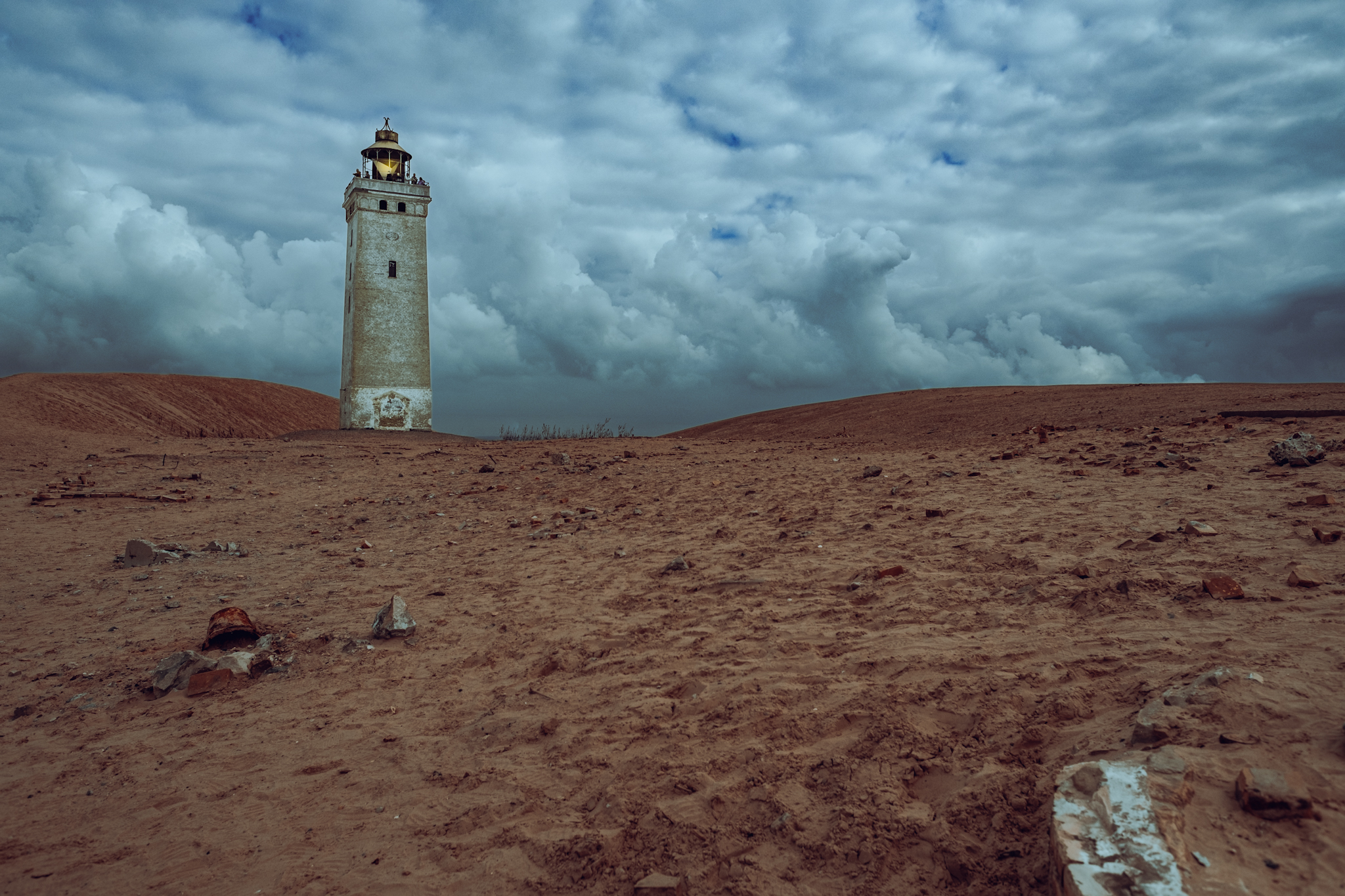 Lighthouse On the Sands. - Görsel 1