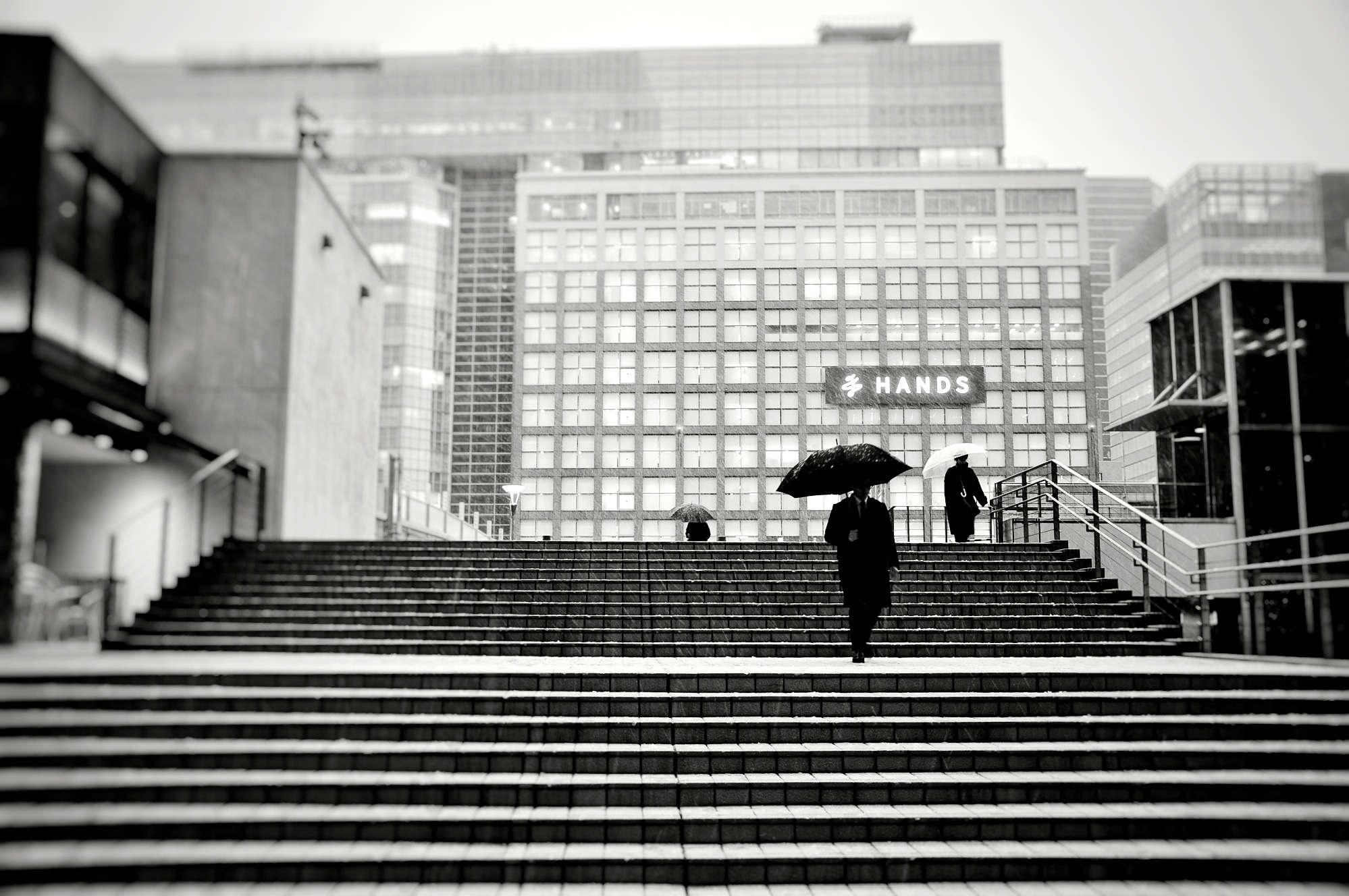 Snowing in Tokyo - Görsel 1